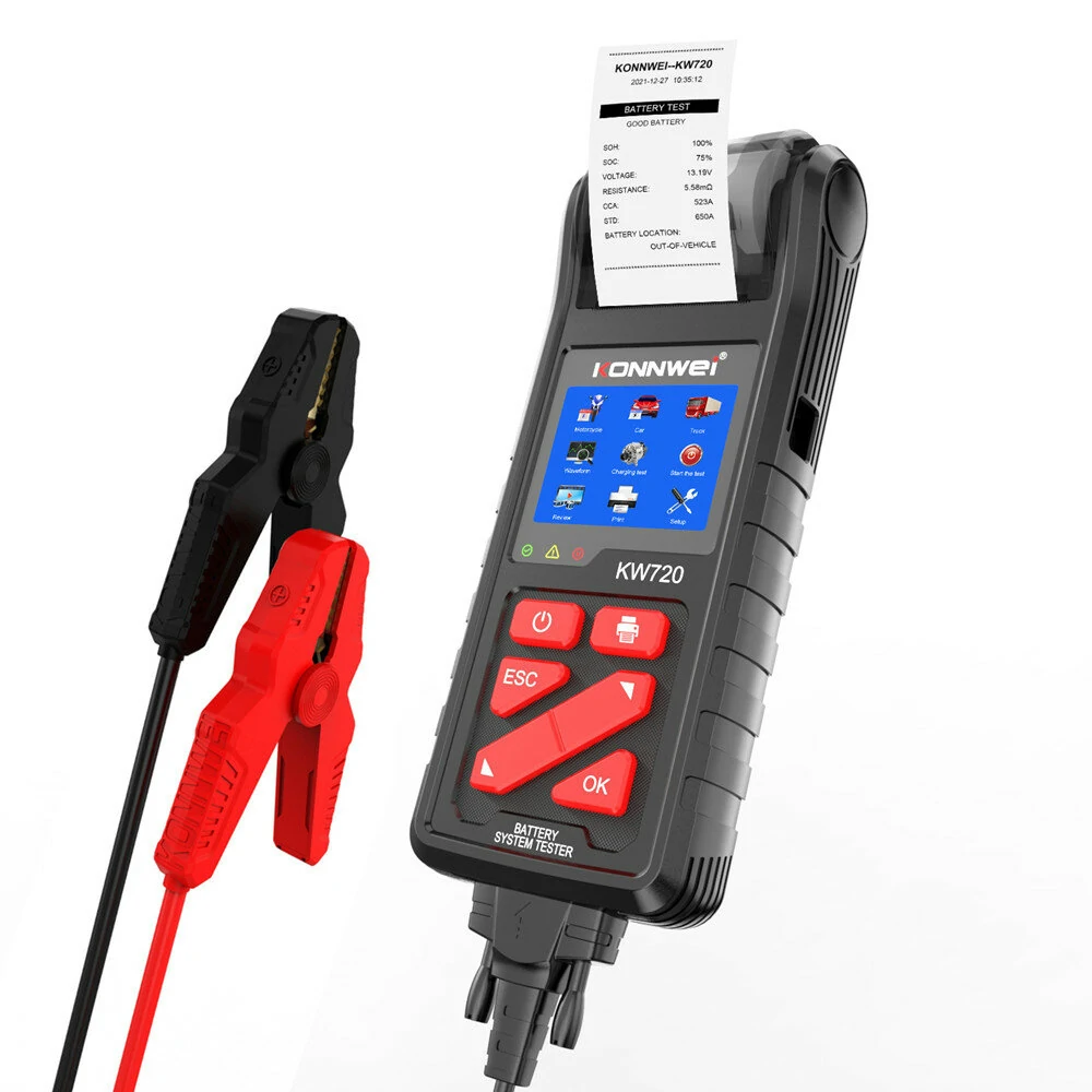 12v PitStop technician reading Konnwei KW720 battery test results in Nehru Place, South Delhi